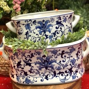 Set of 2 Blue Scroll Foot Tub Planters